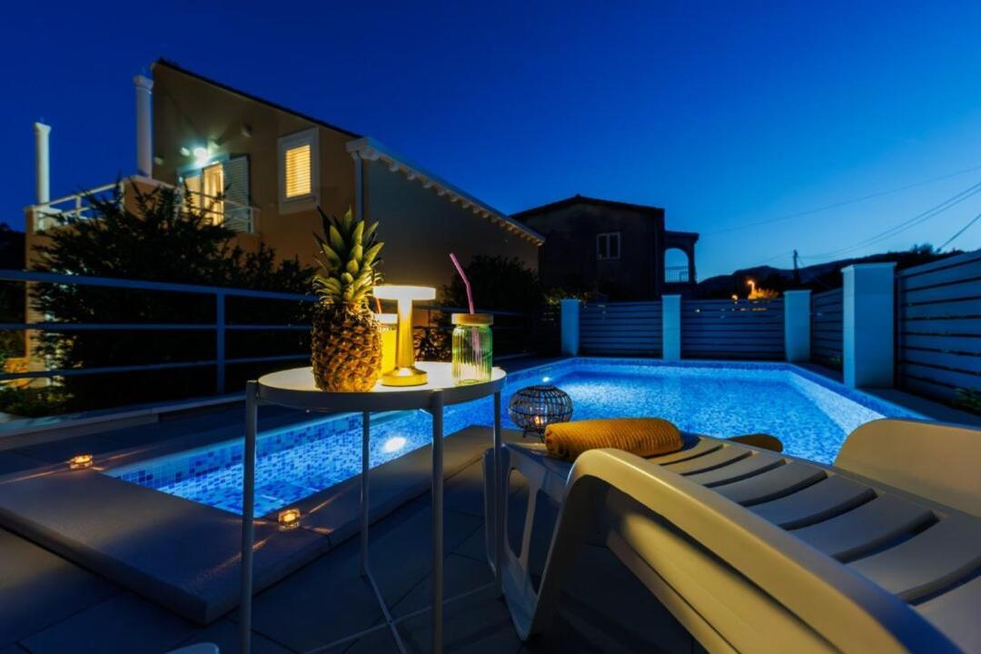 Villa "Amber" Luxury Apartments With A Pool Mlini Pokoj fotografie