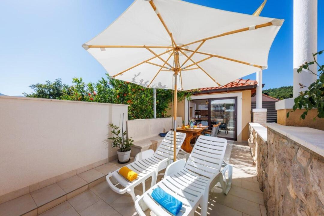 Villa "Amber" Luxury Apartments With A Pool Mlini Exteriér fotografie