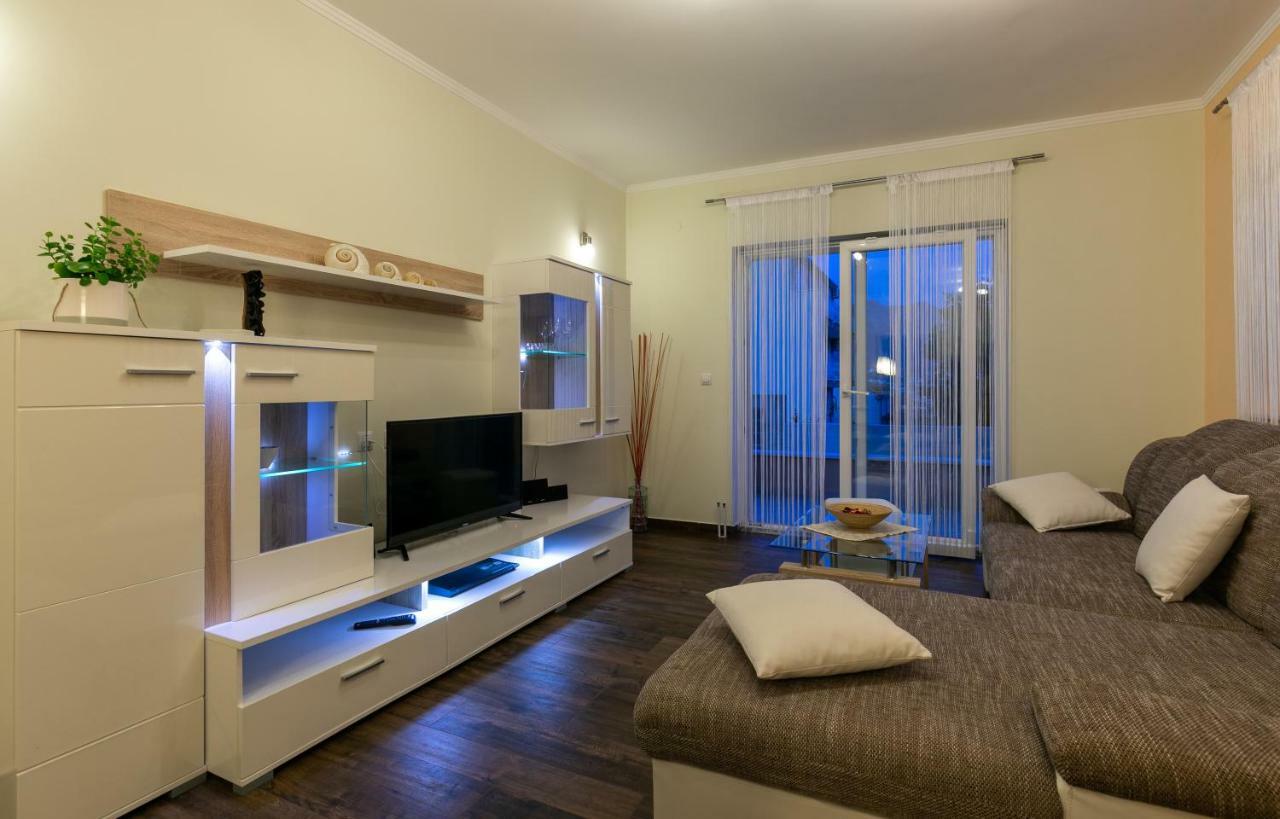 Villa "Amber" Luxury Apartments With A Pool Mlini Exteriér fotografie